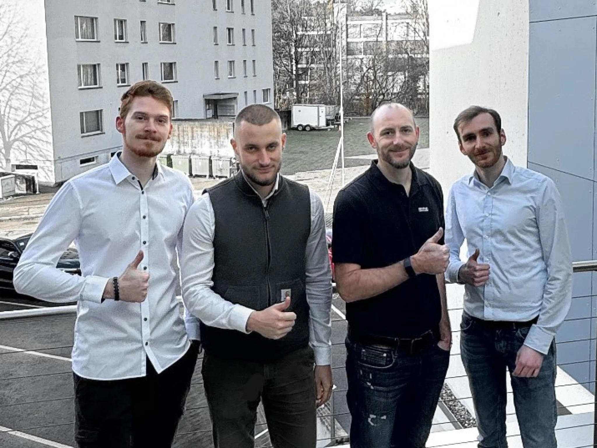 Bild der erfolgreichen IT-Absolventen der ControlTech Engineering AG Luc Weishar, C&eacute;dric Zumsteg und Joel Haag mit ihrem Vorgesetzten, Philipp Homberger.